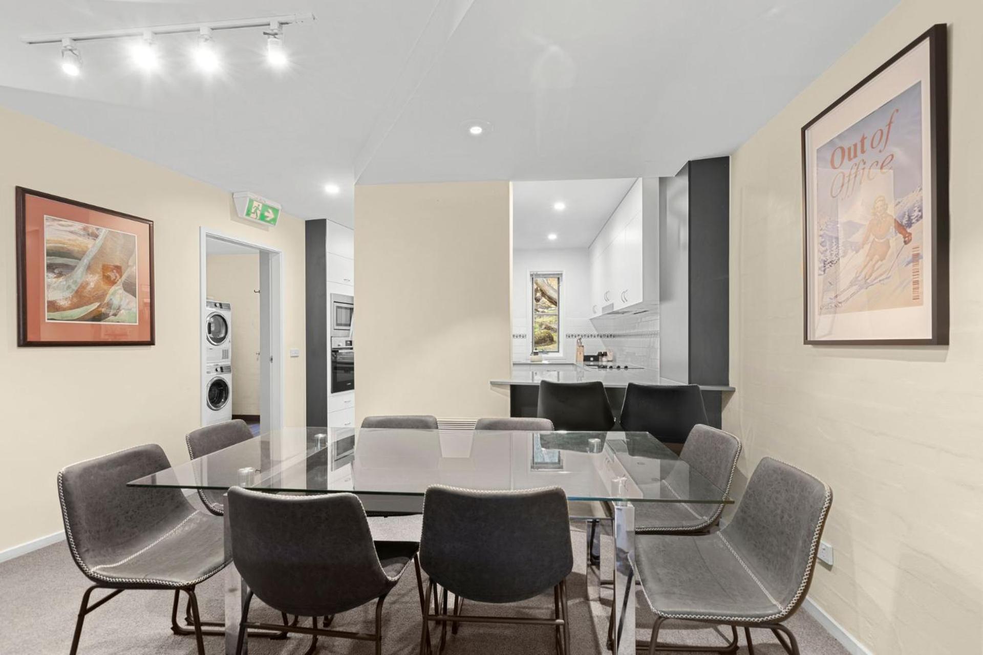 Village Green 2 Bedroom Loft Townhouse With Views Fireplace And Garage Parking Thredbo Exterior photo